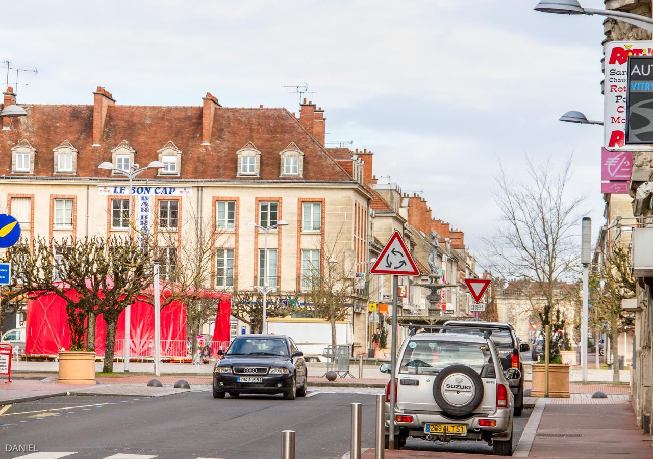Hotel De La Cloche Vitry-le-François Chambre photo